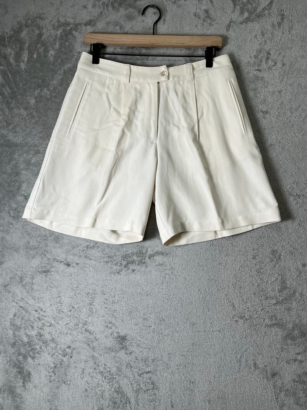 Tommy Bahama Women’s Coconut White 100% Silk Bermuda Shorts Classic Fit New
